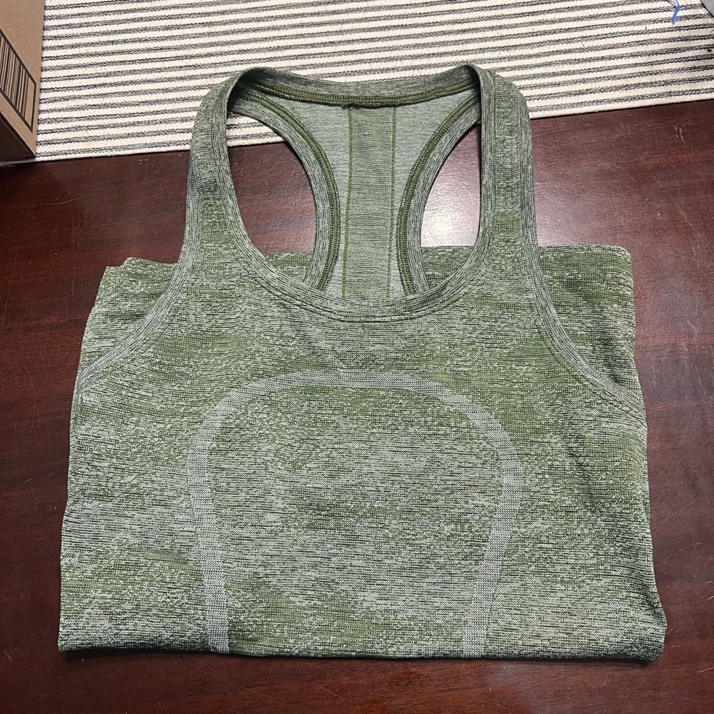 Lululemon swiftly tech tank size 4